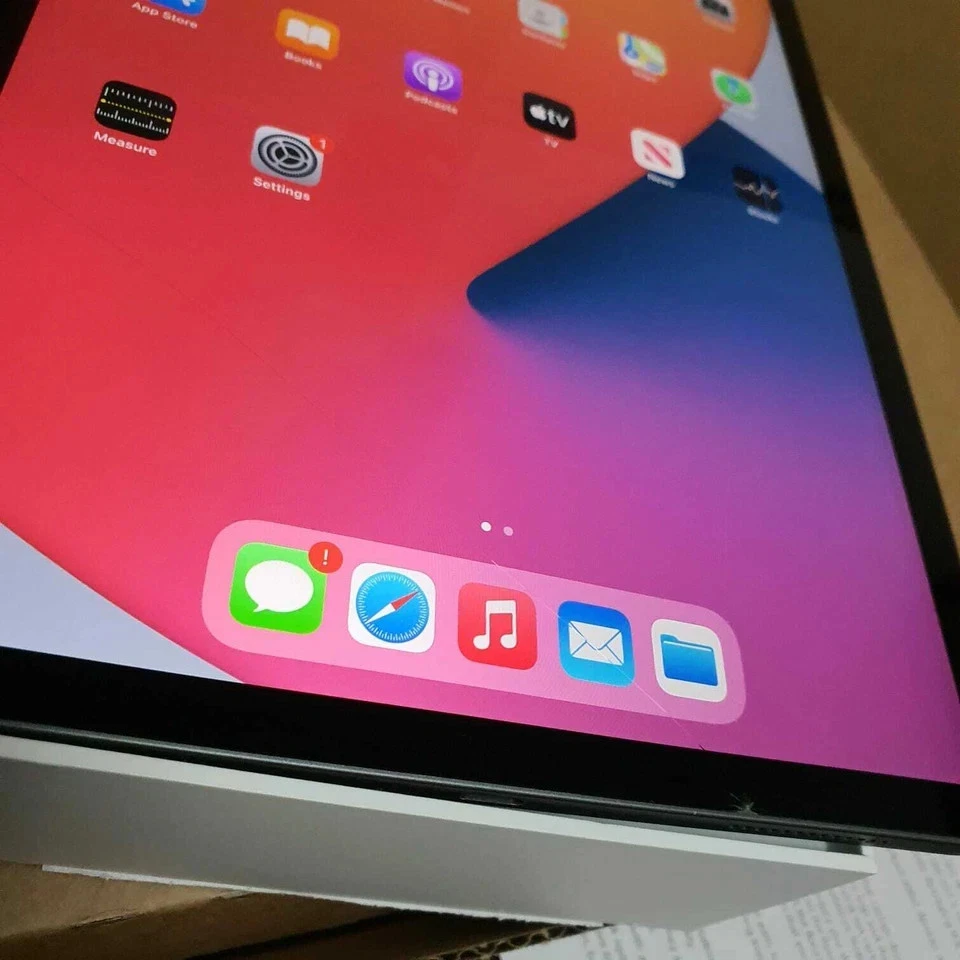APPLE iPad Pro (2020) - 256 GB, 11" Space Grey (MXDC2B/A) (crack on screen) - Image 2 of 3