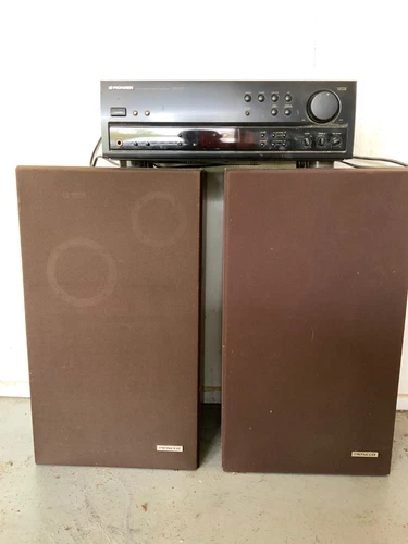 VINTAGE PIONEER VSX-305 RECEIVER WITH PIONEER PRELUDE 130 SPEAKERS