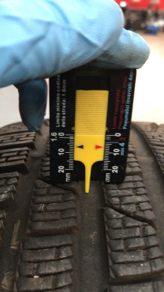 2 Pneus 285 35 19 92V PIRELLI SOTTOZERO HIVER 240 DOT 2014 - Photo 3/4