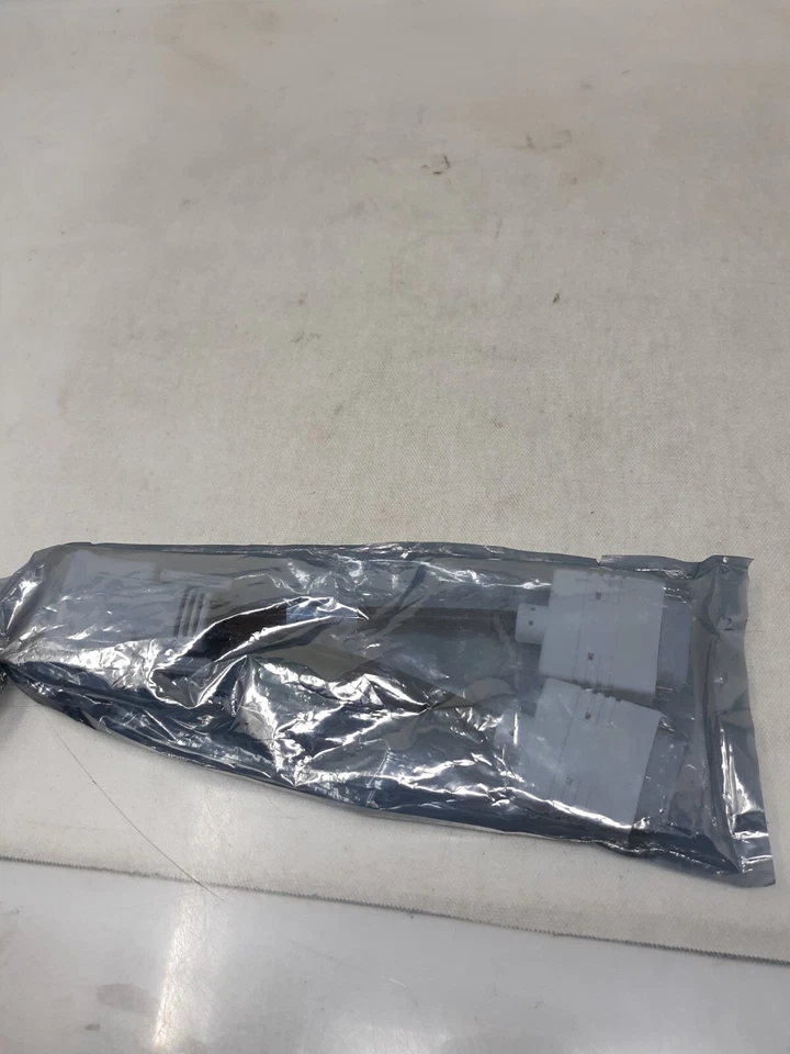 Dell H9361 Single DMS-59 to Dual DVI Splitter Y Cable - Image 4 of 4