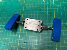 Parker Autoclave Engineers 10V2085 316SS 15,000 psi 3-Way 2-Stem Needle Valve