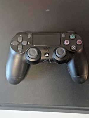 PlayStation 4 slim cuh-2215b bundle console