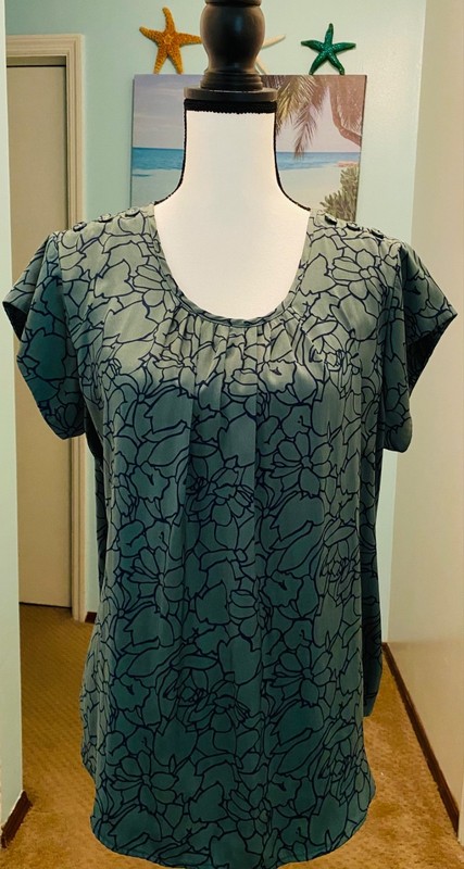 Liz Claiborne Size Large Lush Top Green Black Daisy Print NWOT