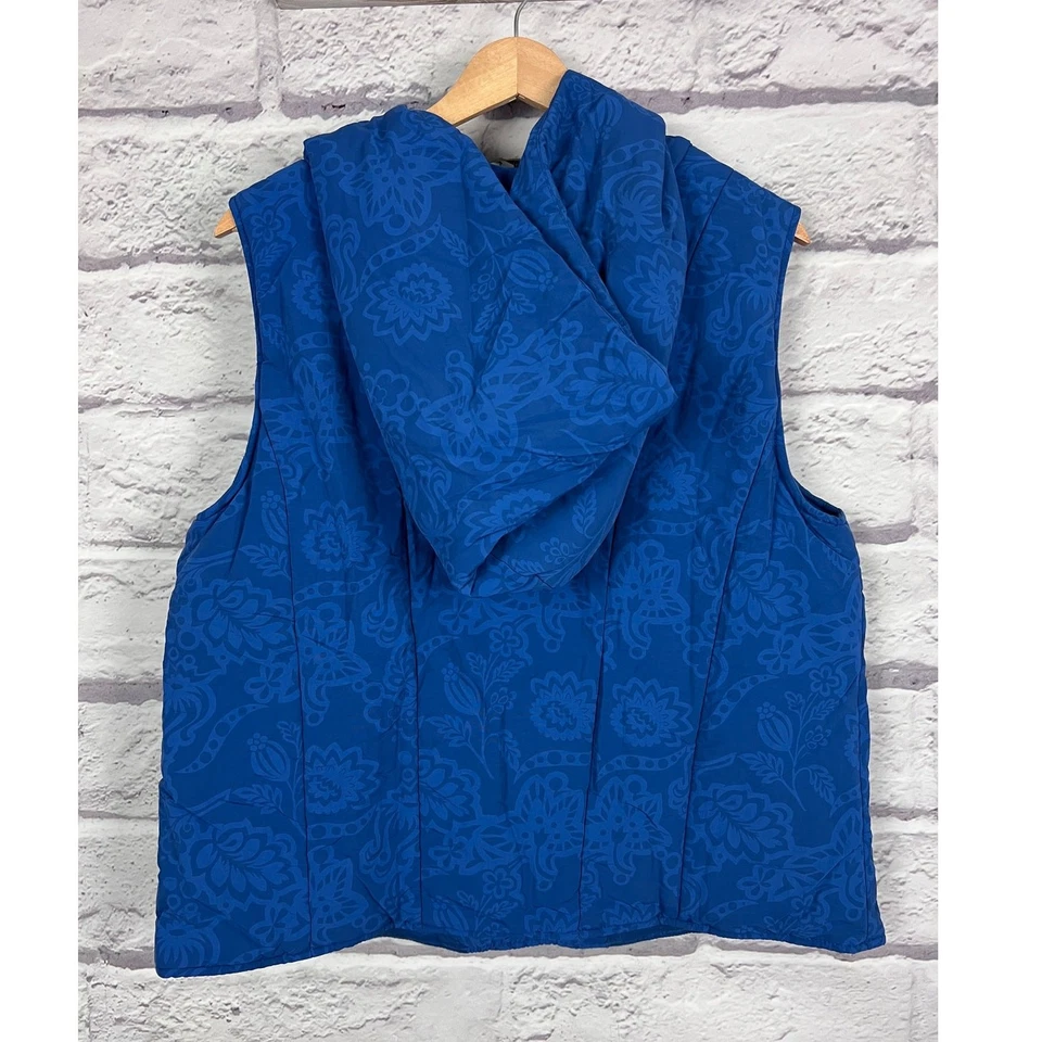 Tommy Bahama Mujeres L Coastal Resortwear Gorpcore Chaleco acolchado asimétrico con capucha Foto 4 de 4