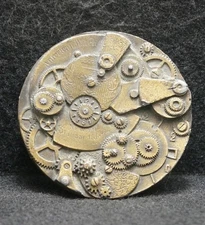 WG03138 VINTAGE 1970s **CLOCK / WATCH GEARS & PARTS** ARTWORK BRASS BELT BUCKLE