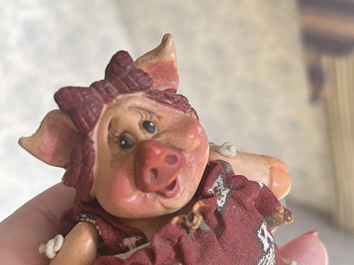 Resin Piggy with floral dress and bow Shelf Sitter Super Cute - Picture 2 of 9