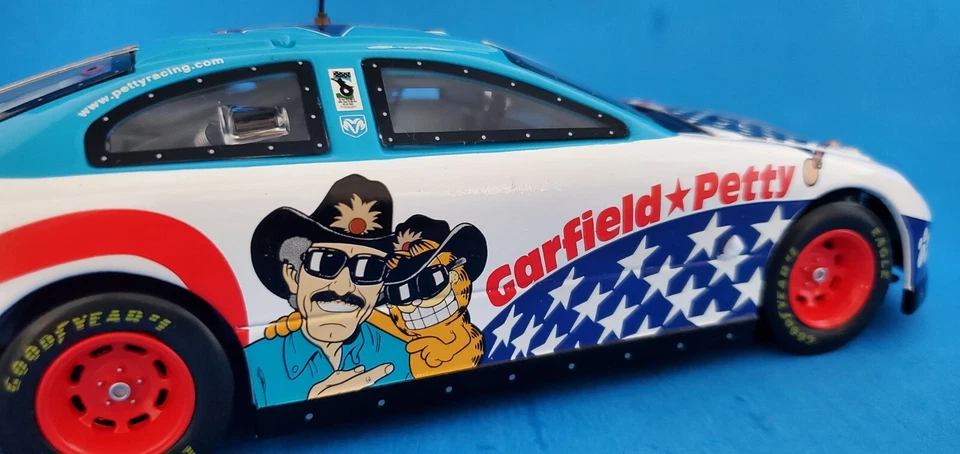 RC AUTHENTICS 1/24 РИЧАРД ПЕТТИ #43 GARFIELD GRINNIN & WINNIN NASCAR DODGE - Изображение 2 из 4