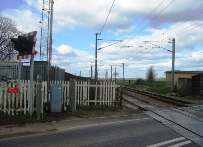 Photo 6x4 Level crossing on Granham's Road Great Shelford Looking up the  c2008