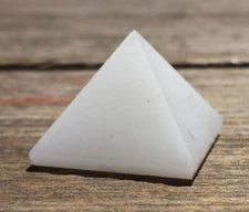 NATURAL WHITE AGATE SMALL GEMSTONE PYRAMID 20-22mm