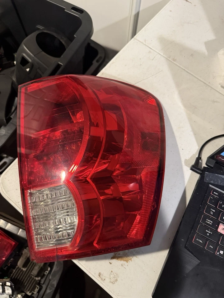 Luz trasera Pontiac Torrent 2006-2009 pasajero lado derecho luz trasera Foto 2 de 4