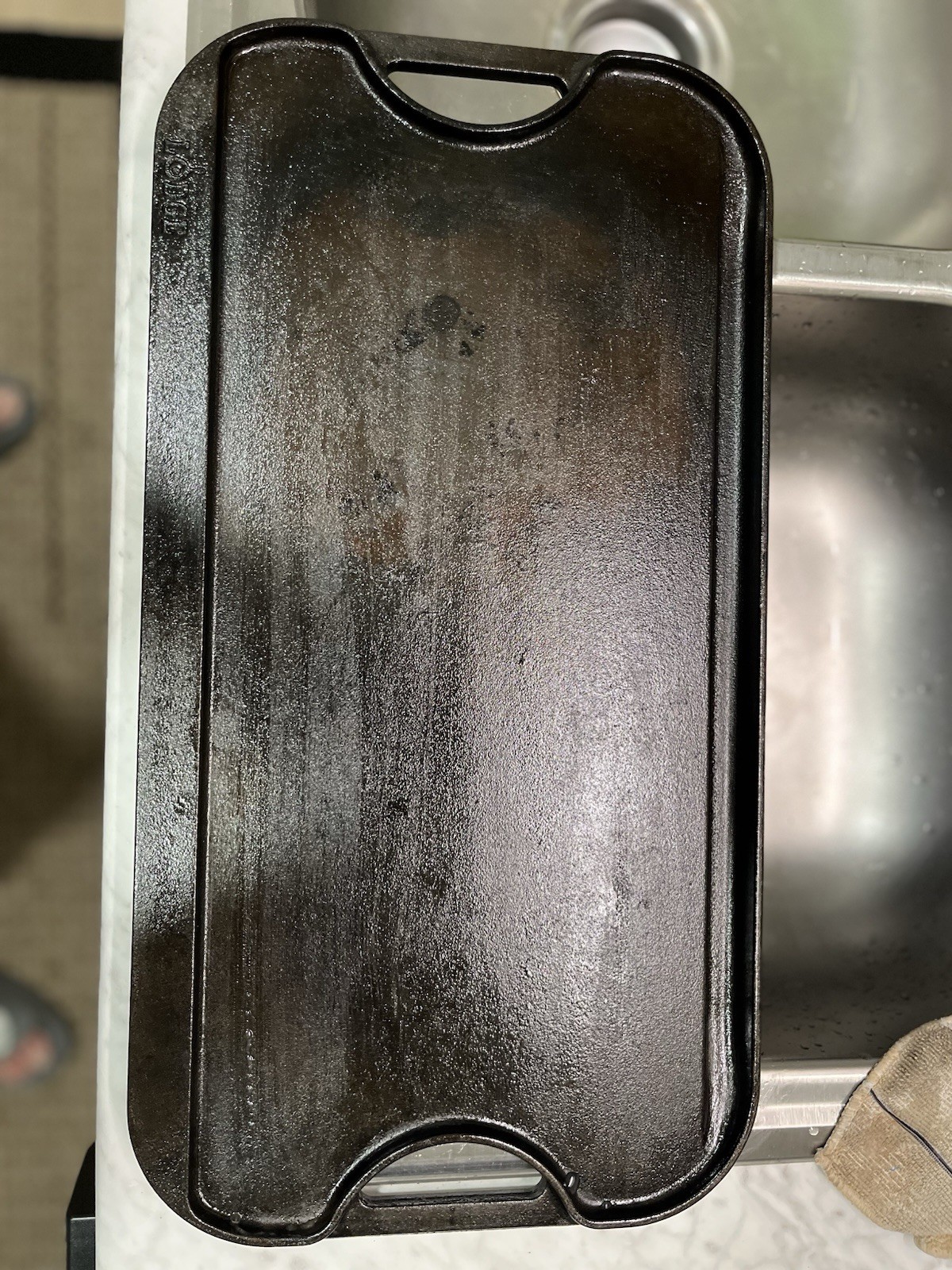 Lodge LPGI3 Cast Iron Reversible Grill and Griddle - Black