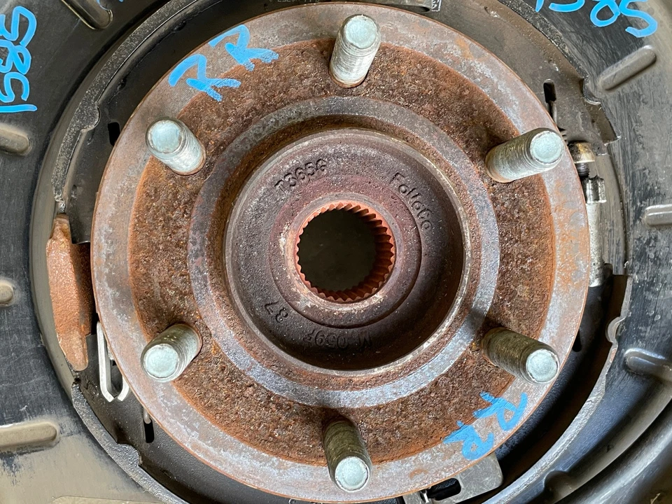 15 16 17 Lincoln Navigator paso trasero derecho eje nudillo buje 4x4 1585 OEM Foto 2 de 4