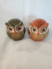 VINTAGE SALT AND PEPPER SET IN THE BOX BY CRACKERBARREL