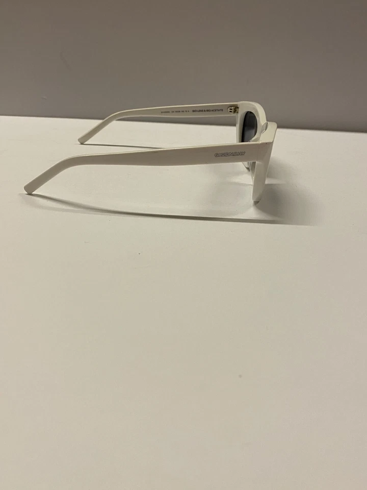GAFAS DE SOL UNISEX GIVENCHY GV40015U LENTES BIO Y ACETATO BIO 140 blanco T9 Foto 3 de 4