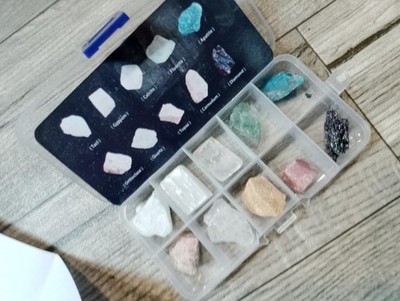 Mohs Hardness Kit 10 Mineral Samples Plus Unglazed Streak Test Tile
