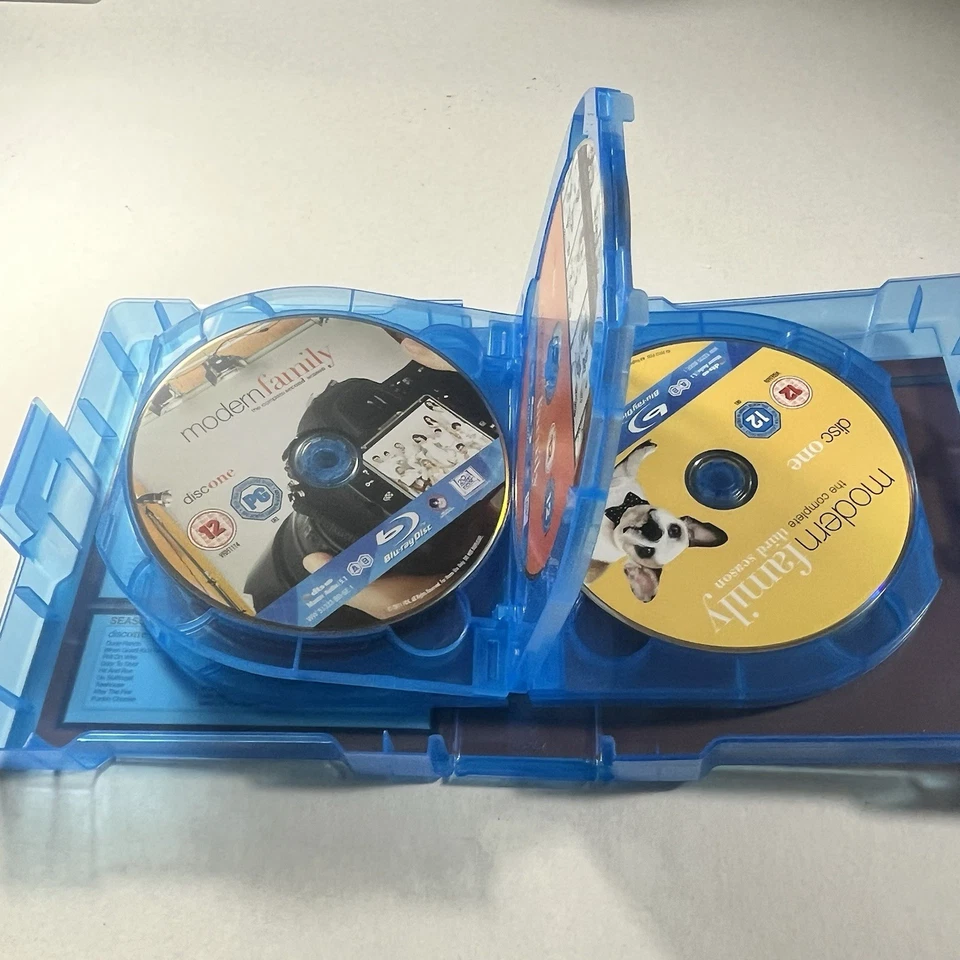 Modern Family Seasons 1-3 (2009-2012) Comedy 72 Episodes Blu-Ray Reg AB - Image 3 of 3