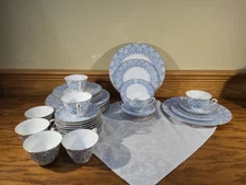Royal Worcester Blue Aragon China Dinnerware, Set 5 Pc Per Person Service 8