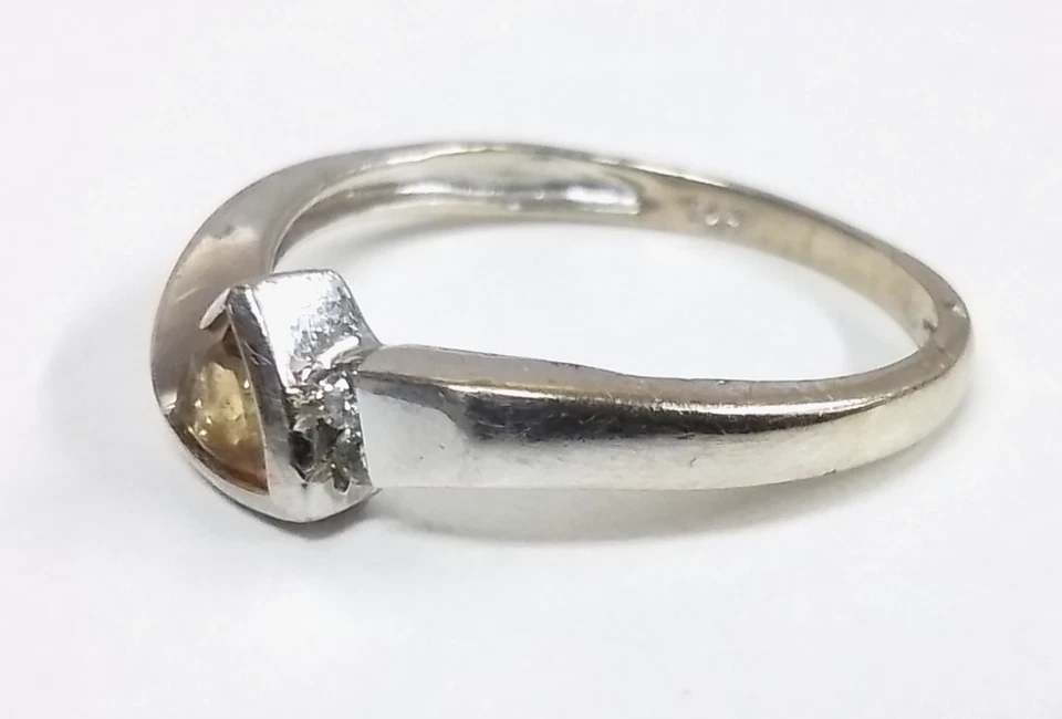 Anillo de topacio amarillo de oro amarillo de 14kt corte trillón - talla 6 - 1,5 g Foto 2 de 4