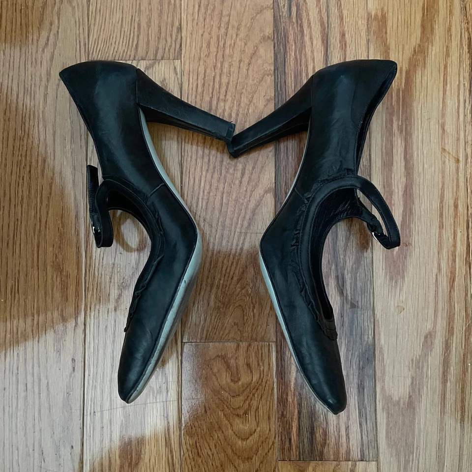 Zapatos de salón Cynthia Rowley Mary Jane para mujer 9,5 negros de cuero con volantes informales Foto 4 de 4