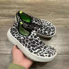 OOFOS Women’s OOmg Eezee Low Shoe Black Cheetah Leopard Sz 6