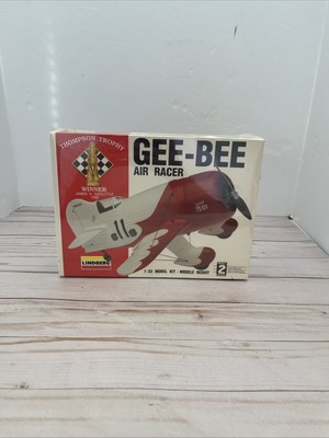 Lindberg Gee Bee Air Racer 1/32 Scale Model Kit 1932 Trophy Winner #70561