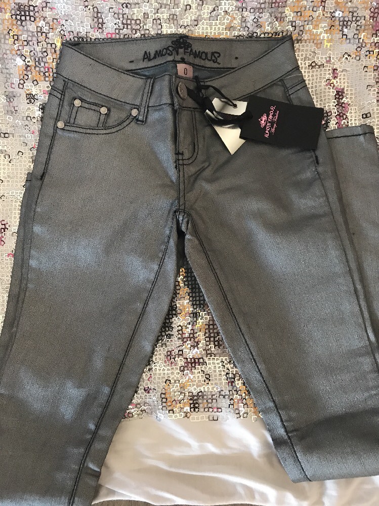 Jean Skinny Almost Famous - Couleur Gunmetal Mat, Taille 0, Neuf Avec étiquettes