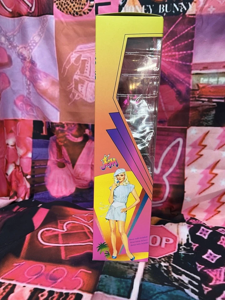Muñeca Jem and the Holograms 2025 40 aniversario EN MANO Foto 4 de 4