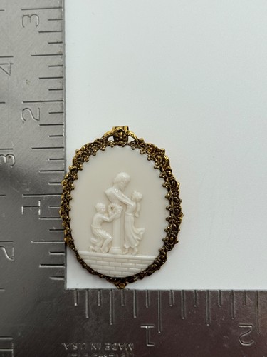 Vintage Molded Cameo Woman & Man With Bust on Pedestal Brooch - Picture 12 of 12