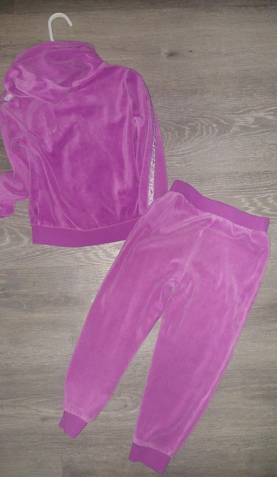  Juicy Couture Bebé Niña Conjunto de 2 Piezas Jogging Azul Marino Purpúreo Talla 4T Chaqueta Pantalones Foto 4 de 4
