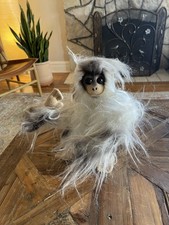 Mono de peluche Kamar. Gris/Marrón. "Aproximadamente 10"""