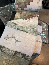 Olivia Embroidered 3-Piece Quilt Set - Lightweight King Green, Ivory