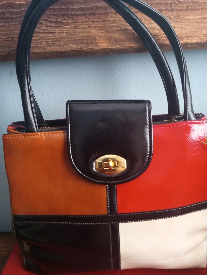 A Beautiful Vintage Black And Red And Brown And White Patent Leather Pocketbook - Image 2 of 4