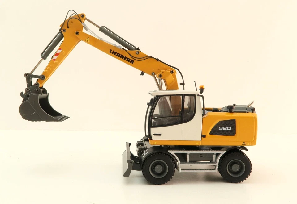 Conrad 2216/0 - Liebherr A 920 IV Mobile Wheeled Excavator - Scale 1:50 - Image 2 of 4