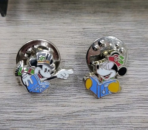 Mickey Mouse Christmas Carol Mini Disneyland Pin Minnie Carolers 2006