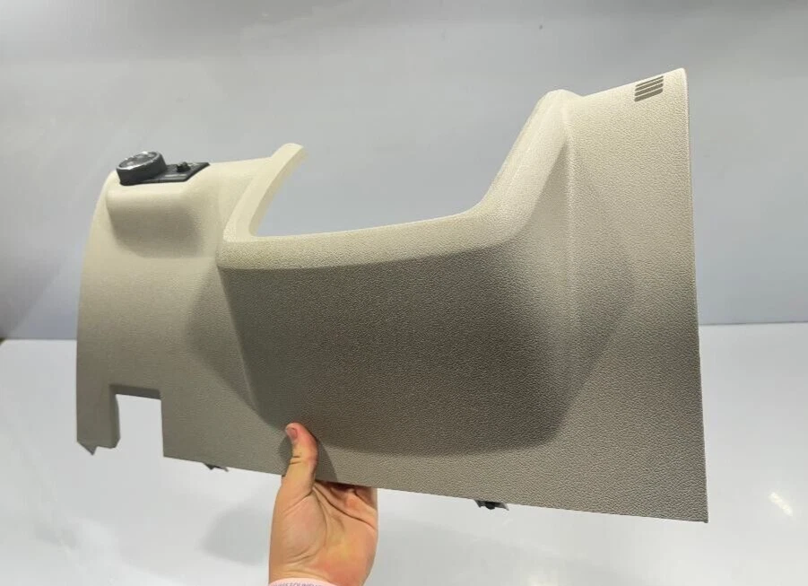 2013 GMC ACADIA НИЖНЯЯ ЛЕВАЯ ПРИБОРНАЯ ПАНЕЛЬ КОЛЕННЫЙ ВАЛИК ОТДЕЛКА ПАНЕЛЬ P/N 22938738 OEM Б/У - Изображение 3 из 4