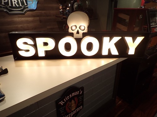 Large Metal Plug-in Halloween sign. 42" wide by 14" tall. Spooky w/ xtra bulbs - Picture 7 of 9