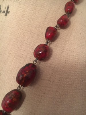 Collier Mi-long Vintage En Bakélite – Noir Et Blanc – Bijou Atypique