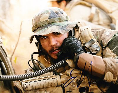 EMILE HIRSCH SIGNED 8X10 PHOTO AUTHENTIC AUTOGRAPH THE LONE SURVIVOR COA