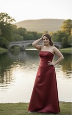 Stunning Red Prom, Bridesmaids formal occasion gown Size: 12 UK