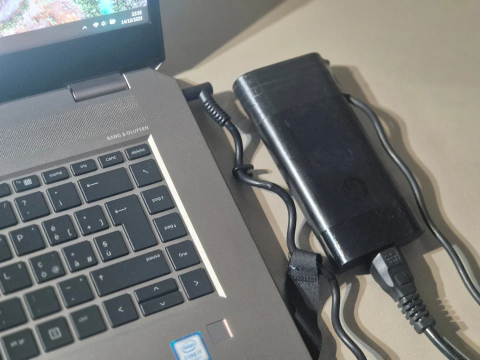 HP ZenBook G5 i7 8750H 32Gb ram Nvidia QuadroP1000 - Immagine 3 di 4