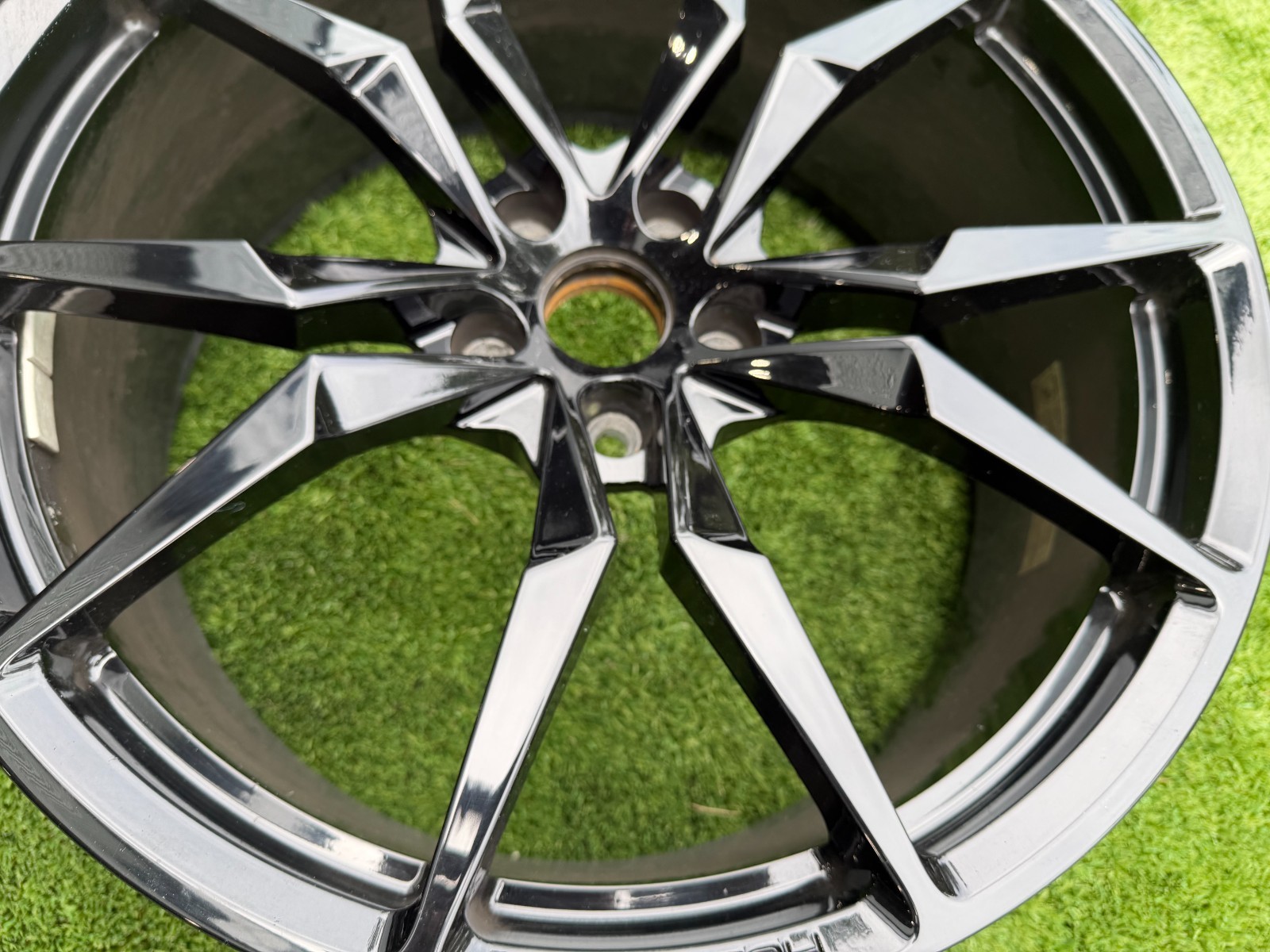 Lamborghini Aventador Front Wheel Black