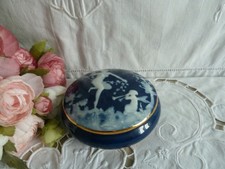 Ancienne bonbonnière ronde porcelaine barbotine Limoges signé M Chaufriasse