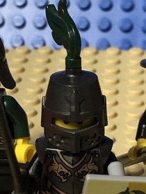 LEGO (8) Minifigures & Horse From 7946 King&rsquo;s Castle. Lion King, Dragon Knight