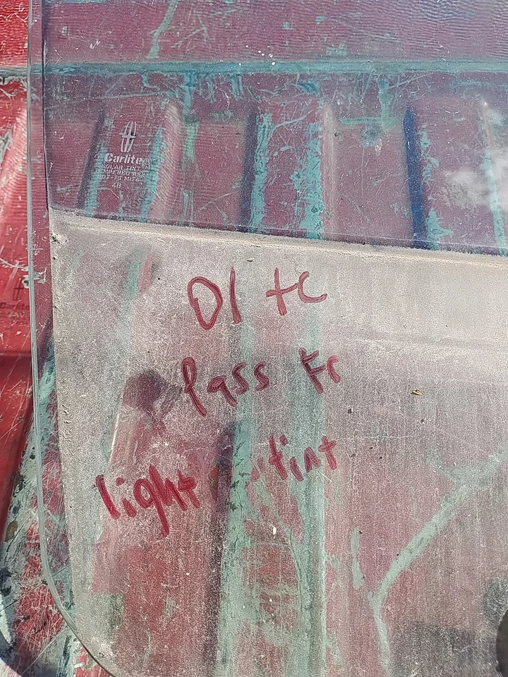 Подходит для Lincoln Town Car седан 1998-2011 годов выпуска пассажирское правостороннее стекло на окно передней двери - Изображение 2 из 4