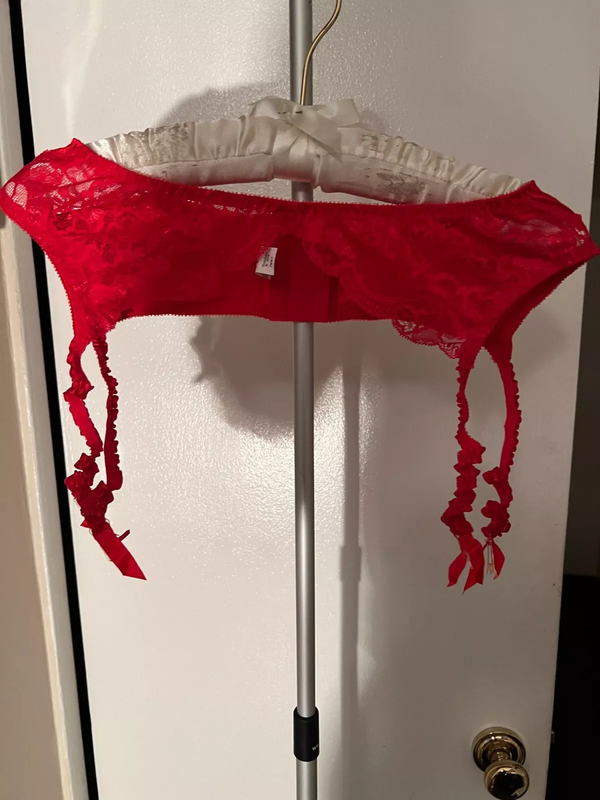 Ceinture jarretière en dentelle rouge années 80 Christian Dior taille L vintage neuve sans étiquette