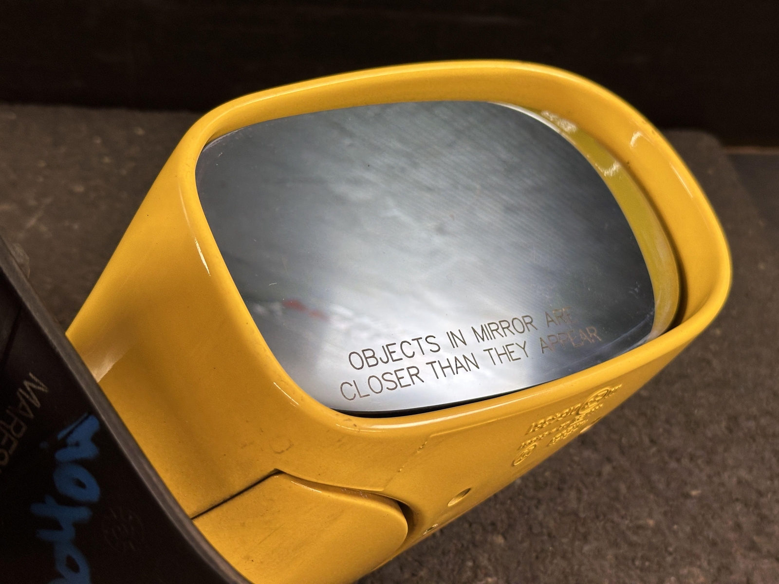 02-06 MASERATI SPYDER PASSENGER RH SIDE DOOR MIRROR YELLOW GIALLO 231246