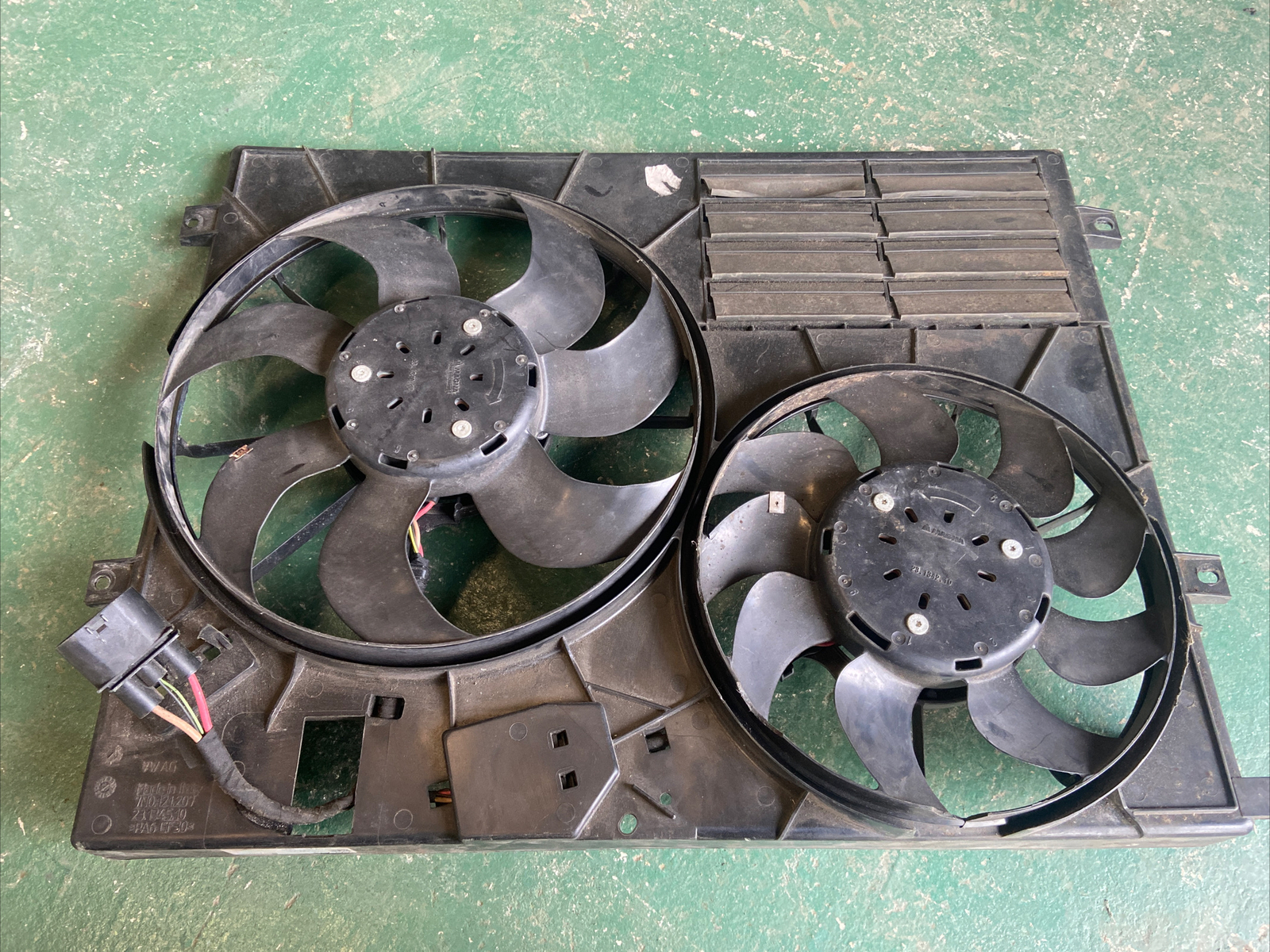 2011 Volkswagen Sharan 2.0 Diesel Cooling Fan Assembly 7N0121207 