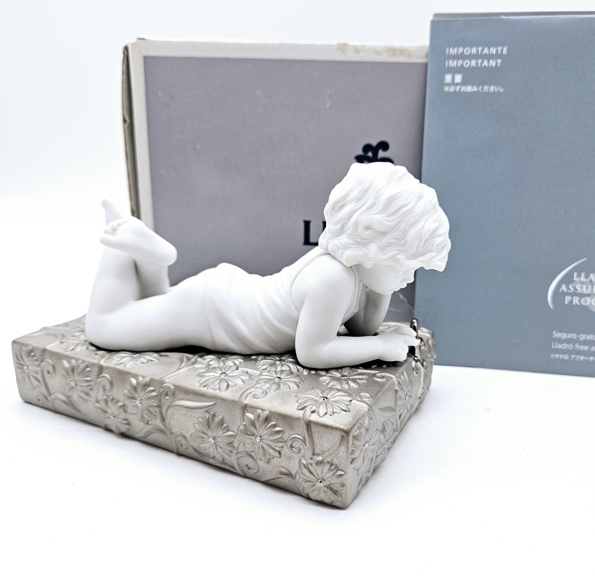 Lladro Wondering Porcelain Figurine 8280 White and Silver