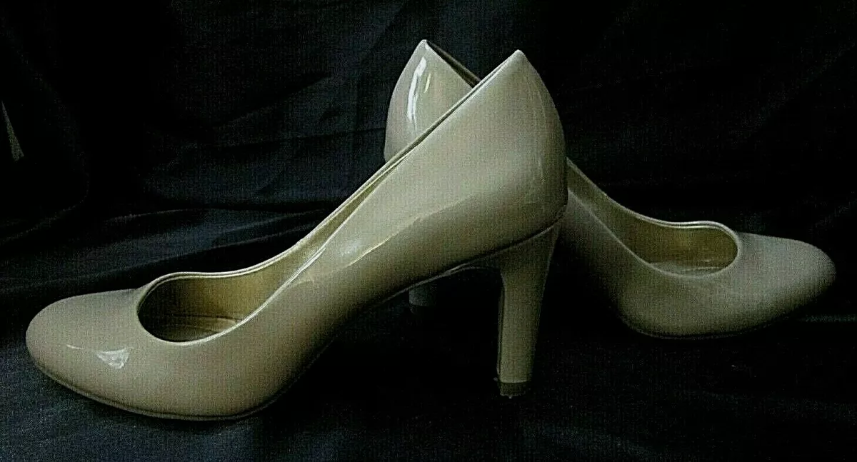 Taupe patent top leather pumps