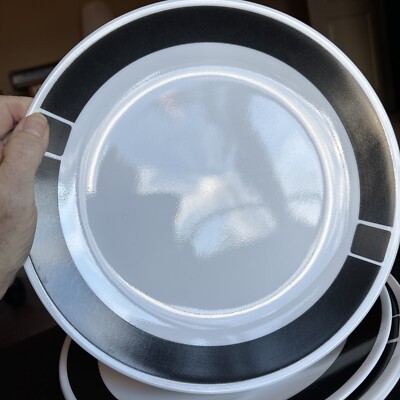 5 Corelle Urban Black 10-1/4'' Dinner Plates